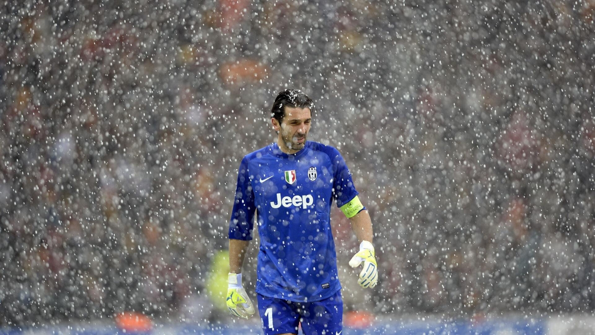 三人协作拉动全队推进节奏，三人配合